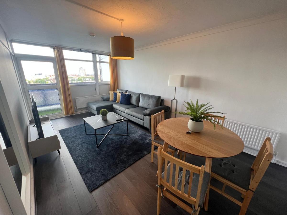 New Tower Bridge , Canada Water 2 Bedroom Flat With A View * Londra