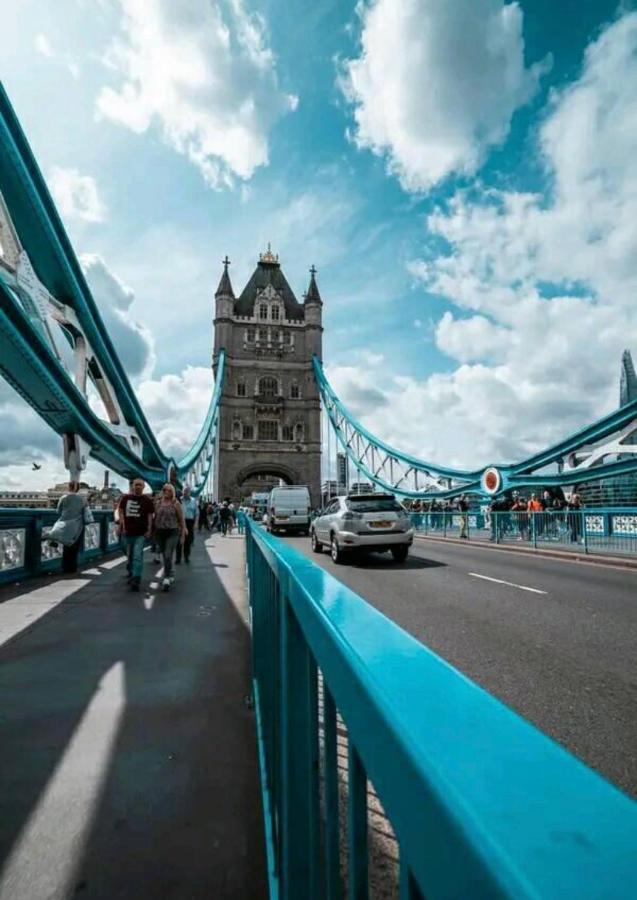 Appartamento New Tower Bridge , Canada Water 2 Bedroom Flat With A View *